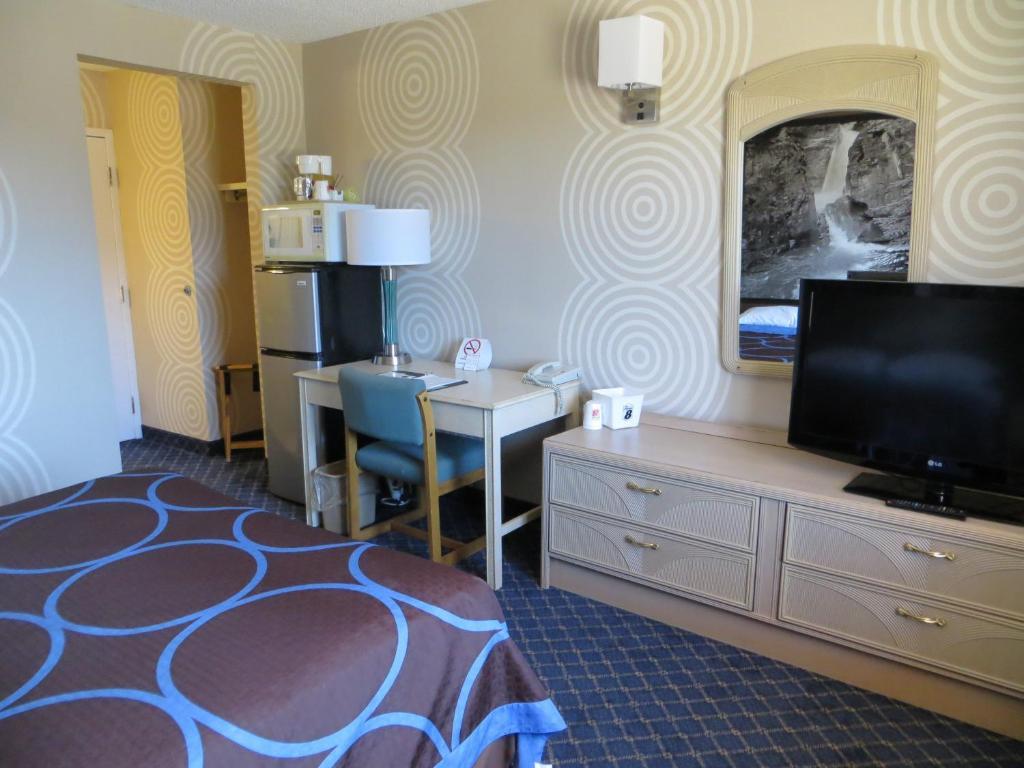 Super 8 By Wyndham Red Deer Ξενοδοχείο Δωμάτιο φωτογραφία